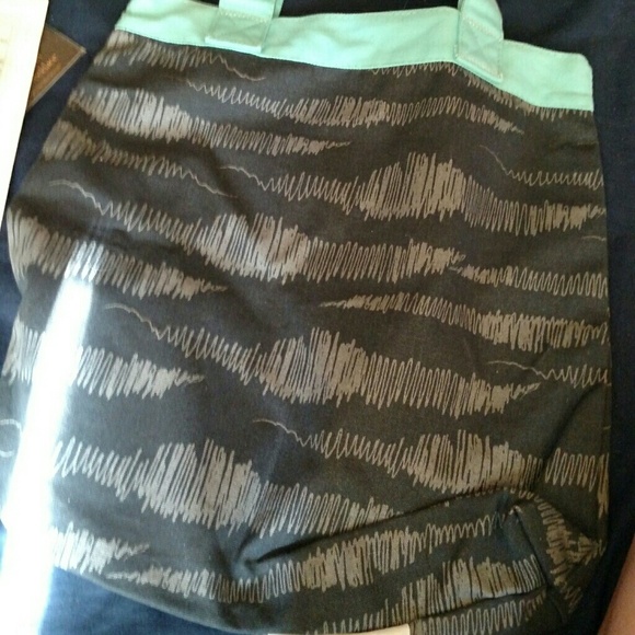 Crowded teeth tote. - Picture 4 of 4